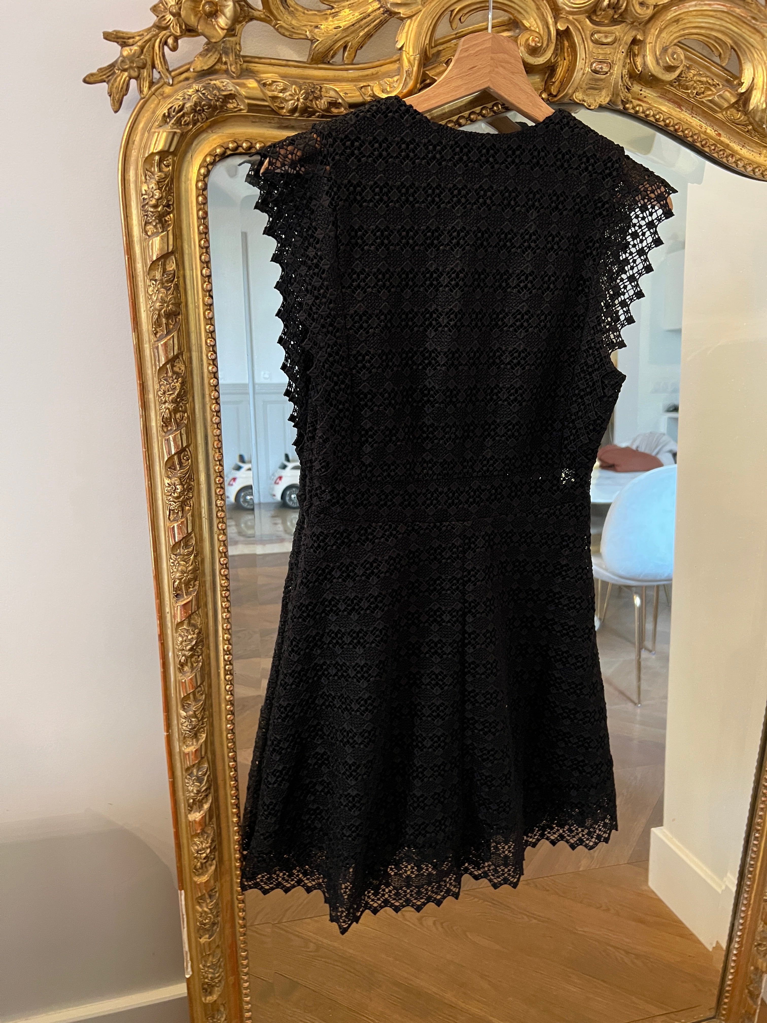 Robe Sandro dentelle noire col V