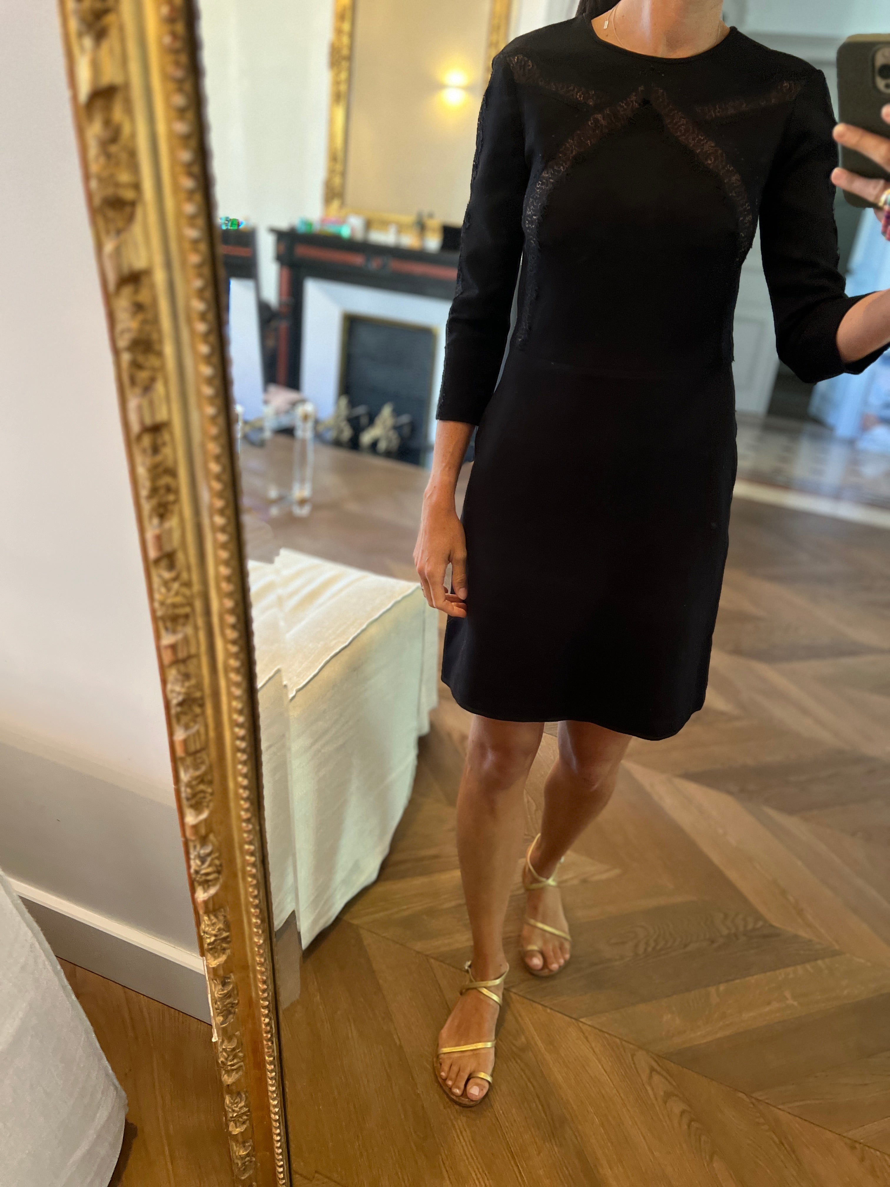 Robe SANDRO taille 3 soit 36/38 noire impeccable façon cape Robe SANDRO taille 3 soit 36/38 noire impeccable façon cape