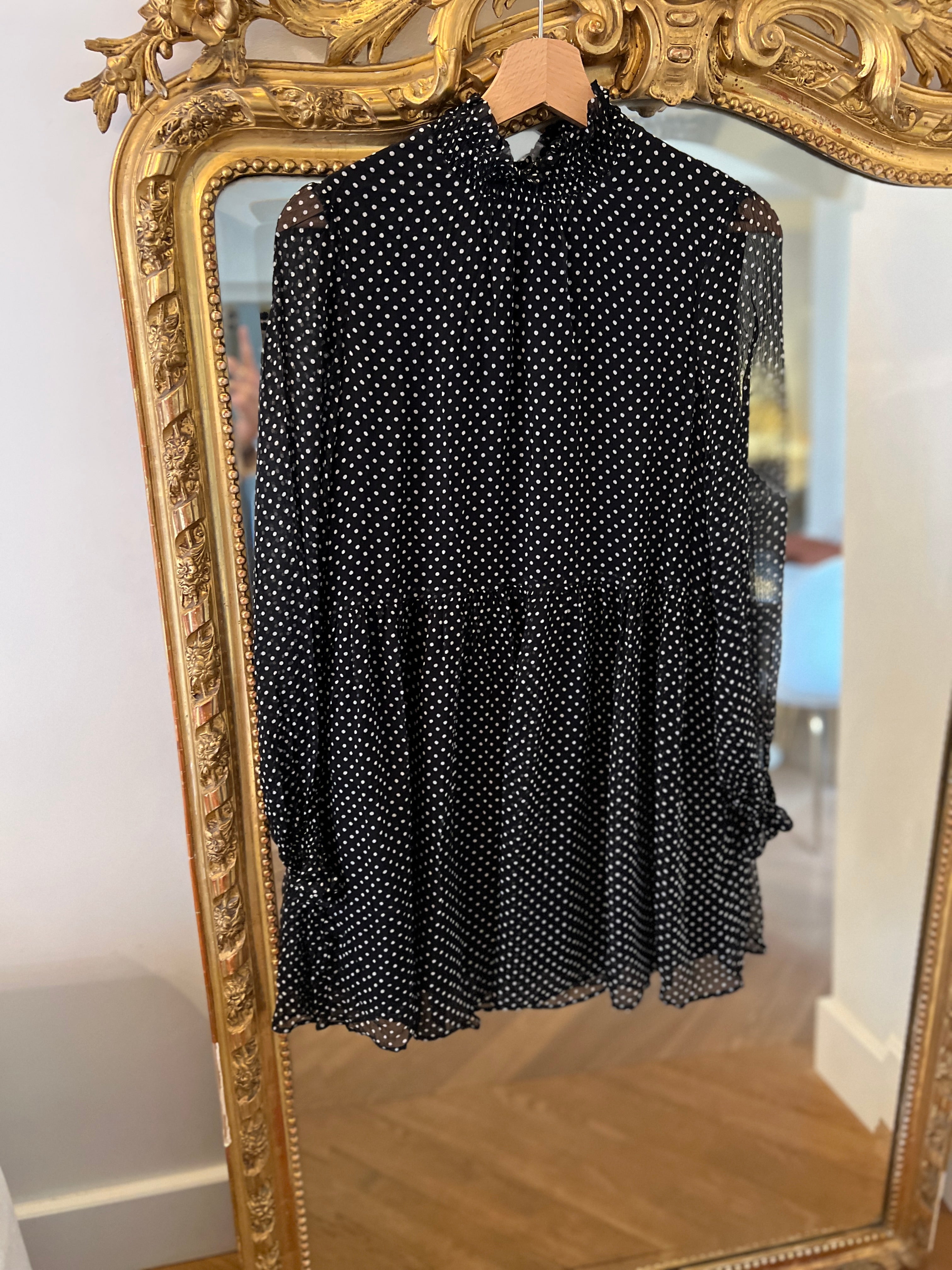 Robe Sezane en soie noire à pois