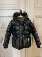 Charger l'image dans la galerie, Aurianne Sinacola - Doudoune Givenchy noire brillante T.6 ans
