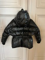 Charger l'image dans la galerie, Aurianne Sinacola - Doudoune Givenchy noire brillante T.6 ans
