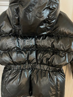 Charger l'image dans la galerie, Aurianne Sinacola - Doudoune Givenchy noire brillante T.6 ans
