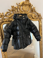 Charger l'image dans la galerie, Aurianne Sinacola - Doudoune Givenchy noire brillante T.6 ans
