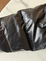 Charger l'image dans la galerie, Aurianne Sinacola - Doudoune Givenchy noire brillante T.6 ans
