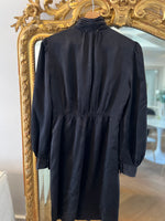Charger l&#39;image dans la galerie, Forte Forte - Robe noire en soie satinée manches longues
