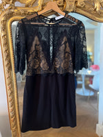 Charger l&#39;image dans la galerie, Sandro - Robe noire chic à dentelle
