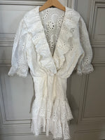 Charger l'image dans la galerie, Aurianne Sinacola - Robe froufrou blanc en dentelle
