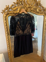 Charger l&#39;image dans la galerie, Sandro - Robe noire chic à dentelle

