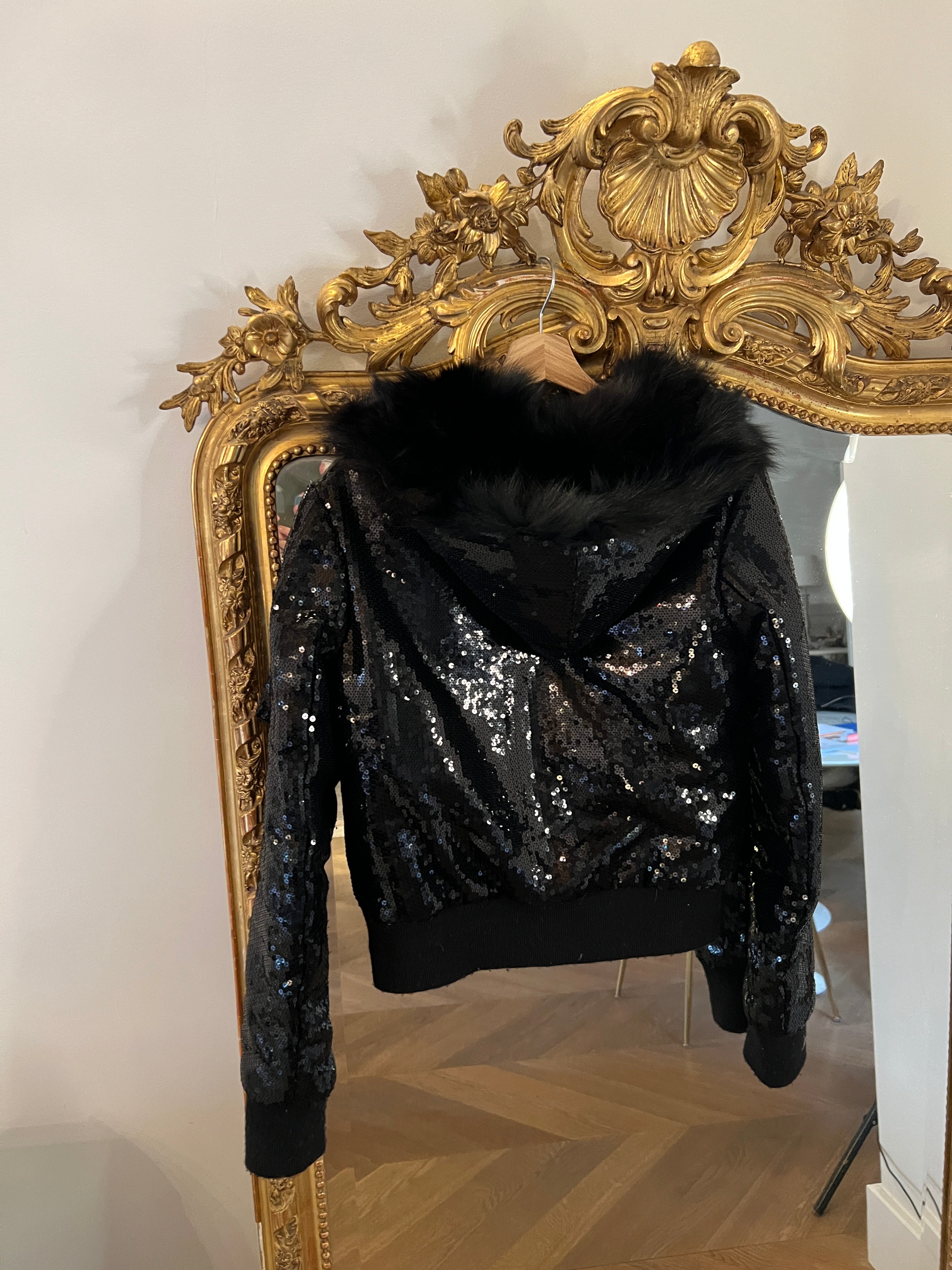 Noémie Lenoir Manteau à sequins Tsutsu