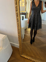 Charger l'image dans la galerie, Aurianne Sinacola - Sandro Robe pailletée col V
