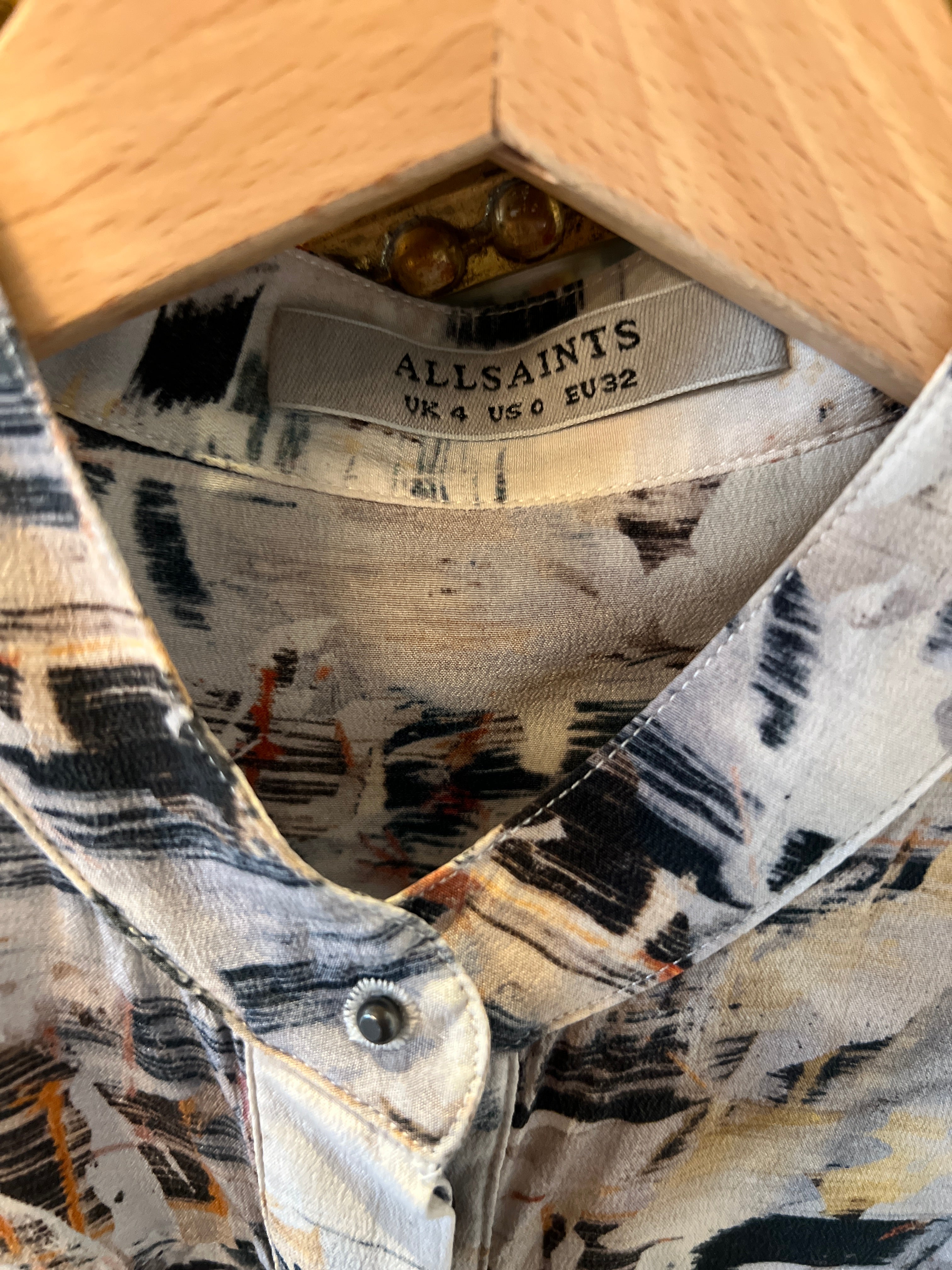 All Saints - Chemise en soie manches courtes à motifs