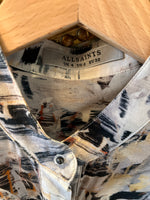 Charger l&#39;image dans la galerie, All Saints - Chemise en soie manches courtes à motifs

