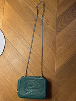 Charger l&#39;image dans la galerie, Sac Lacoste en cuir vert
