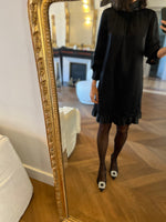 Charger l&#39;image dans la galerie, Noémie Lenoir Robe Noire en soie Cynthia Rowley
