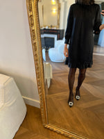 Charger l&#39;image dans la galerie, Noémie Lenoir Robe Noire en soie Cynthia Rowley
