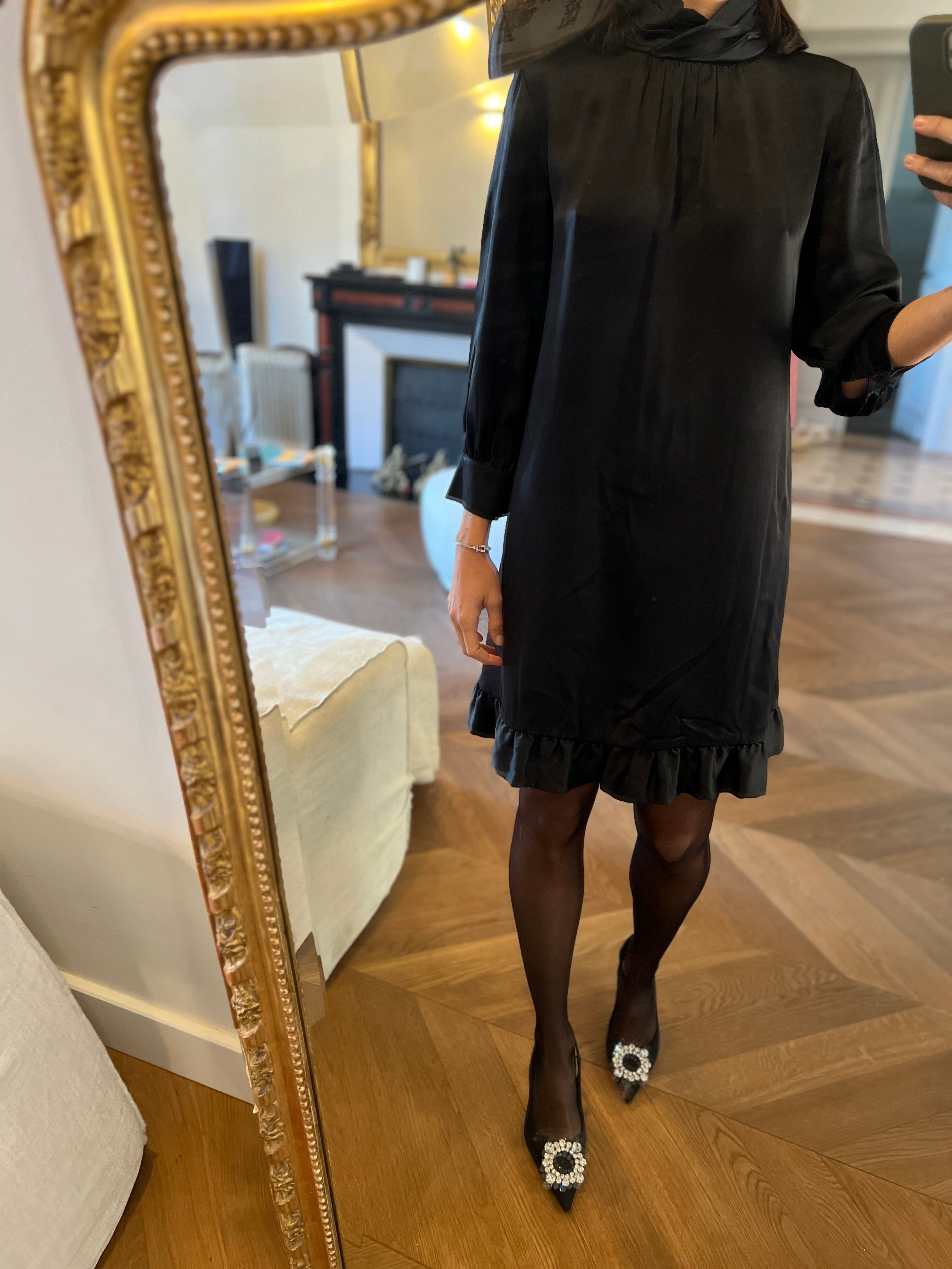 Noémie Lenoir Robe Noire en soie Cynthia Rowley