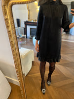 Charger l&#39;image dans la galerie, Noémie Lenoir Robe Noire en soie Cynthia Rowley
