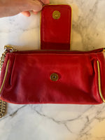 Charger l&#39;image dans la galerie, Noémie Lenoir Pochette Carmen Steffens rouge et dorée
