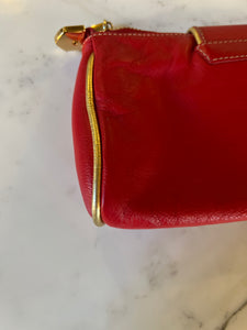 Noémie Lenoir Pochette Carmen Steffens rouge et dorée