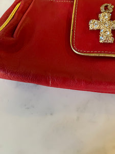 Noémie Lenoir Pochette Carmen Steffens rouge et dorée