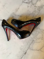 Charger l&#39;image dans la galerie, Noémie Lenoir Escarpins Louboutin en cuir noir
