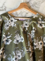 Charger l'image dans la galerie, Topolina - Blouse kaki motifs fleurs
