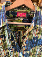 Charger l'image dans la galerie, By Suria - Robe longue verte à rayures et motifs
