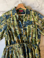 Charger l'image dans la galerie, By Suria - Robe longue verte à rayures et motifs
