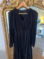 Charger l'image dans la galerie, The kooples - Robe noire longue plissée
