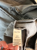 Charger l&#39;image dans la galerie, American Vintage - Veste longue en jean sans manche
