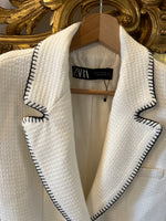 Charger l&#39;image dans la galerie, Zara - Blazer blanc couture noire
