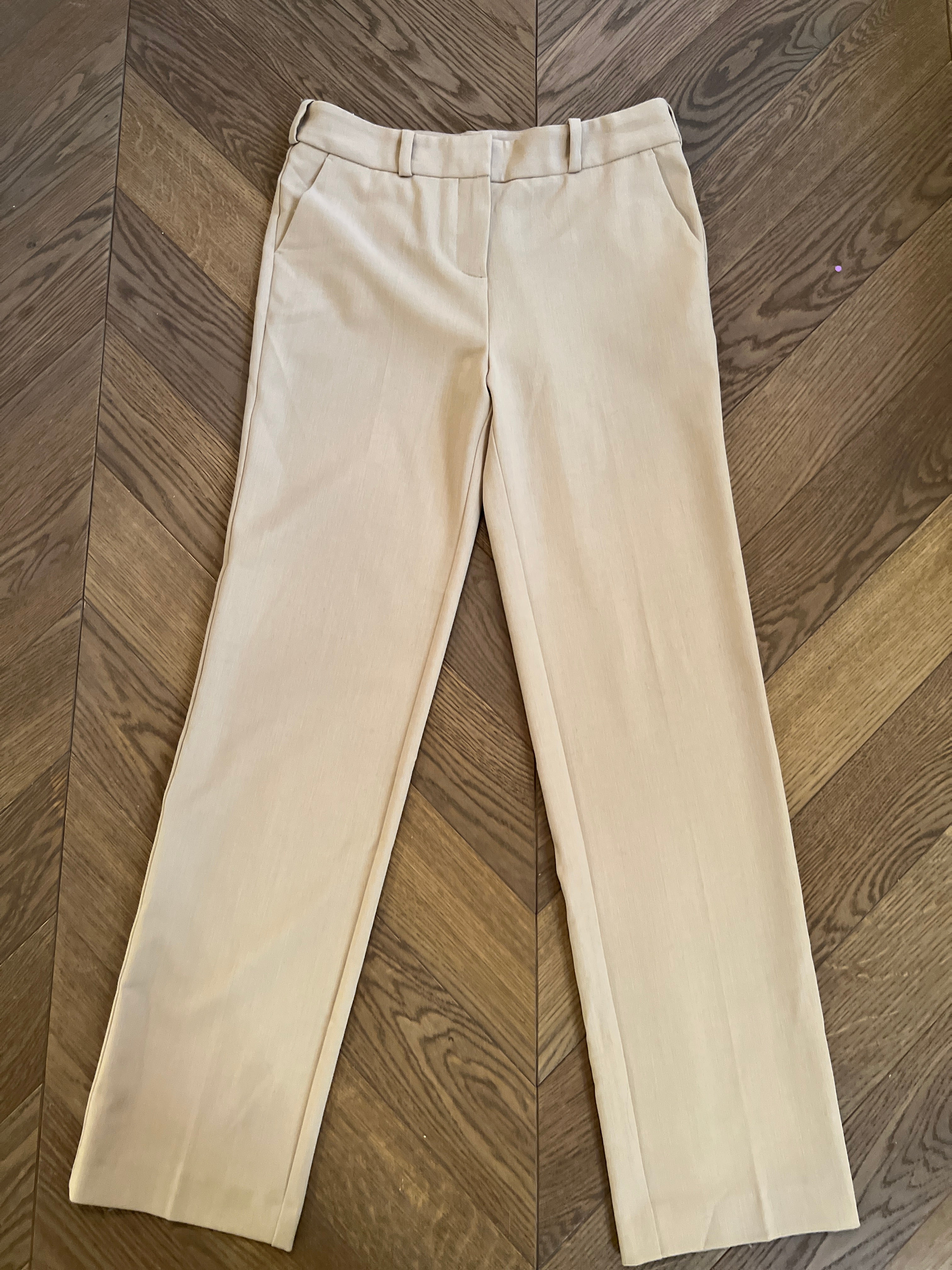 Noémie Lenoir Tailleur pantalon beige Maje