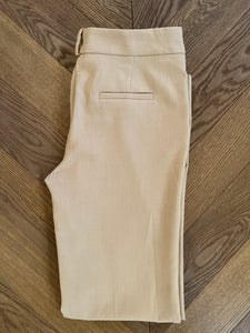 Noémie Lenoir Tailleur pantalon beige Maje