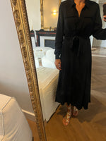 Charger l'image dans la galerie, Sézane - Robe noire longue à boutons
