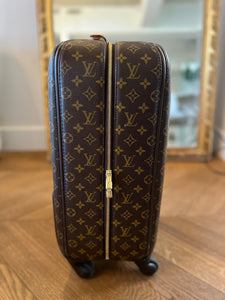 Noémie Lenoir Valise cabine Louis Vuitton 50