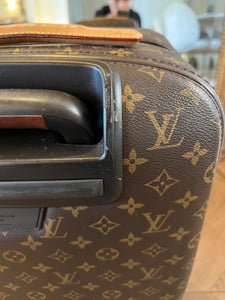 Noémie Lenoir Valise cabine Louis Vuitton 50