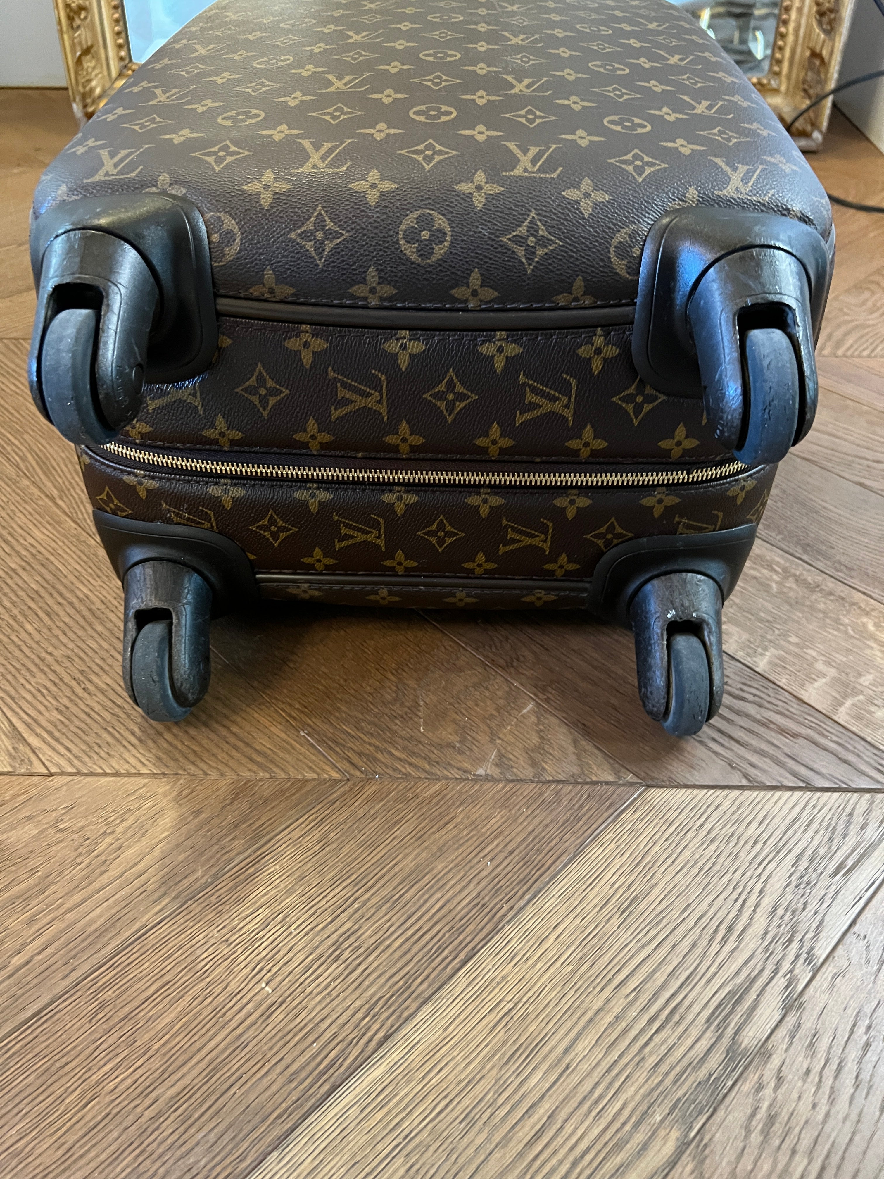 Noémie Lenoir Valise cabine Louis Vuitton 50