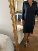 Charger l&#39;image dans la galerie, Robe Hartford en soie noire
