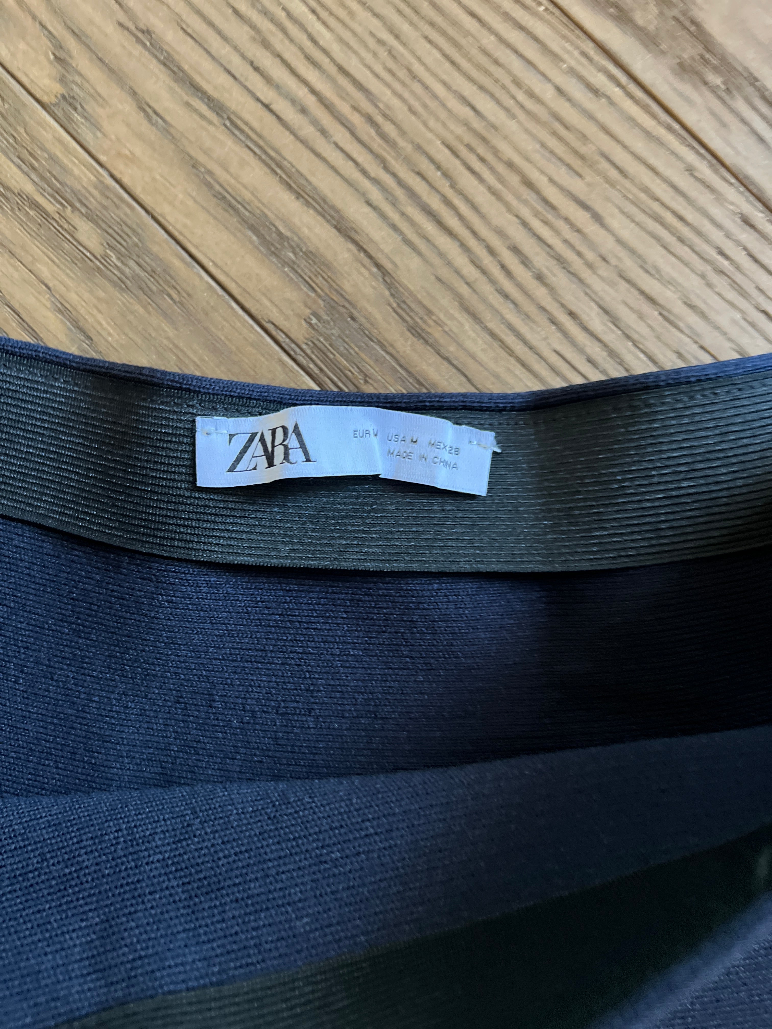 Zara - Jupe patineuse bleu marine