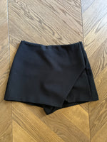 Charger l&#39;image dans la galerie, Zara - Jupe short noire
