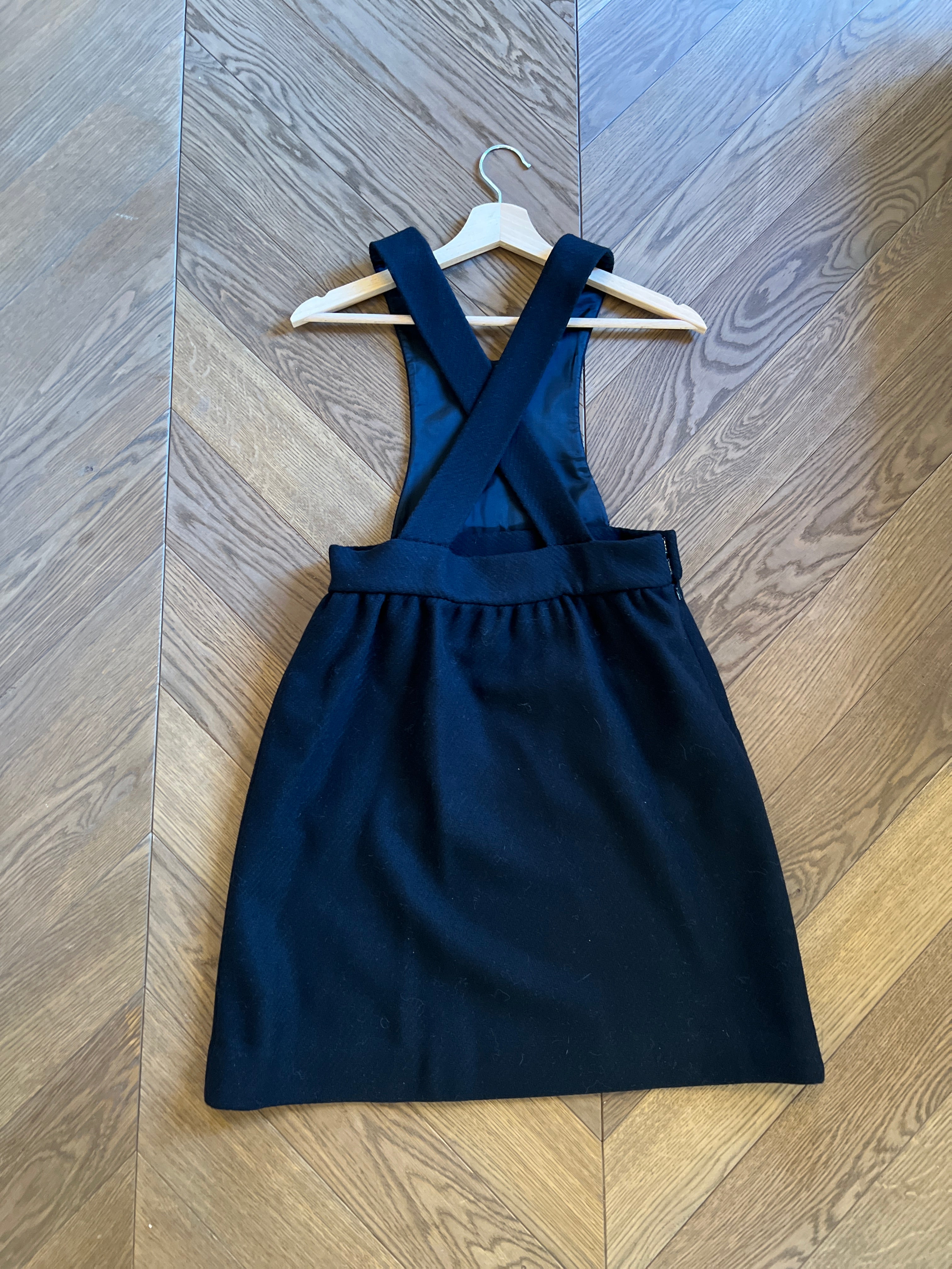 Noémie Lenoir Robe Jills Stuart en laine noire