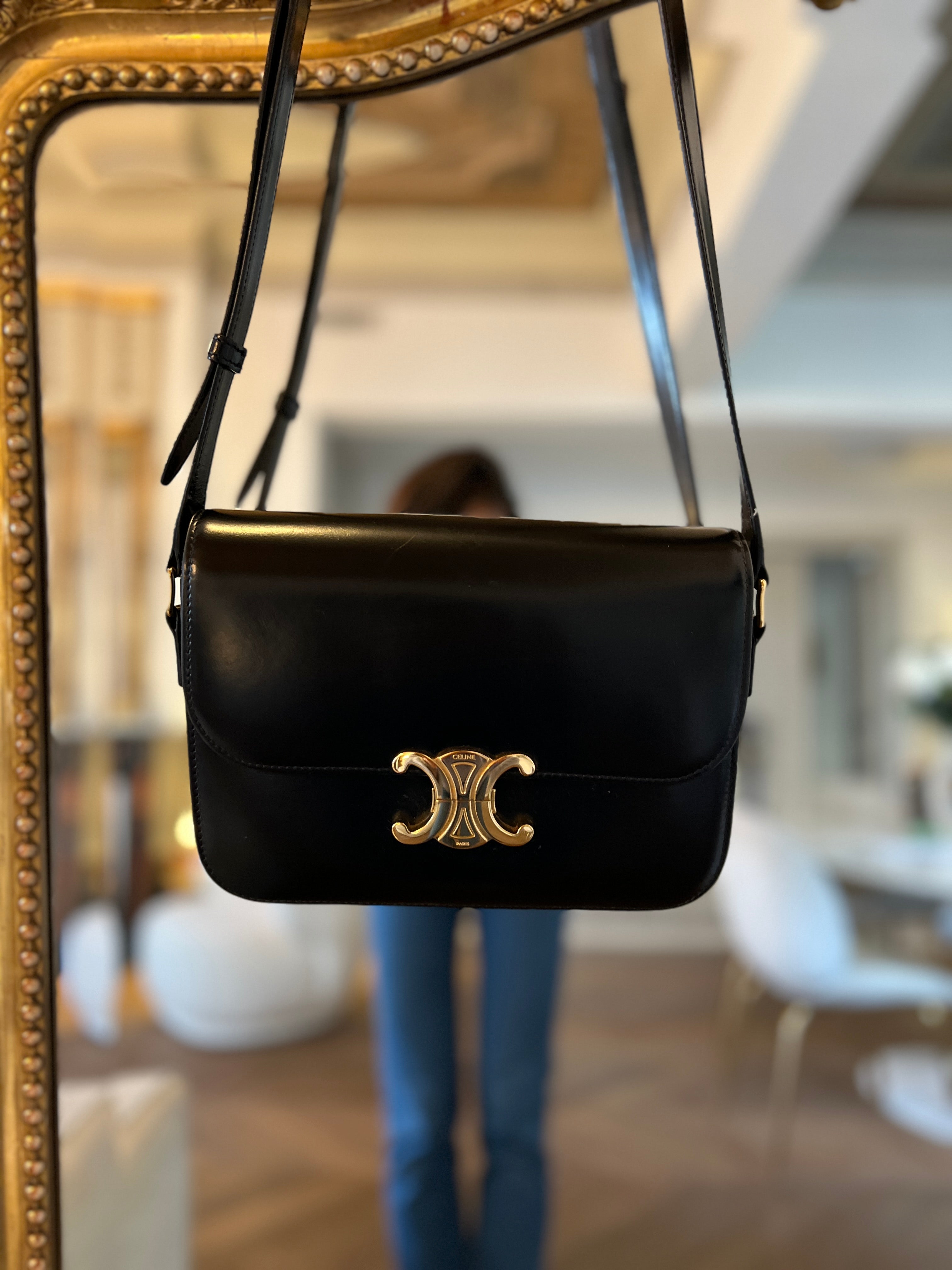Sac Celine Triomphe classique noir brillant - Main Image
