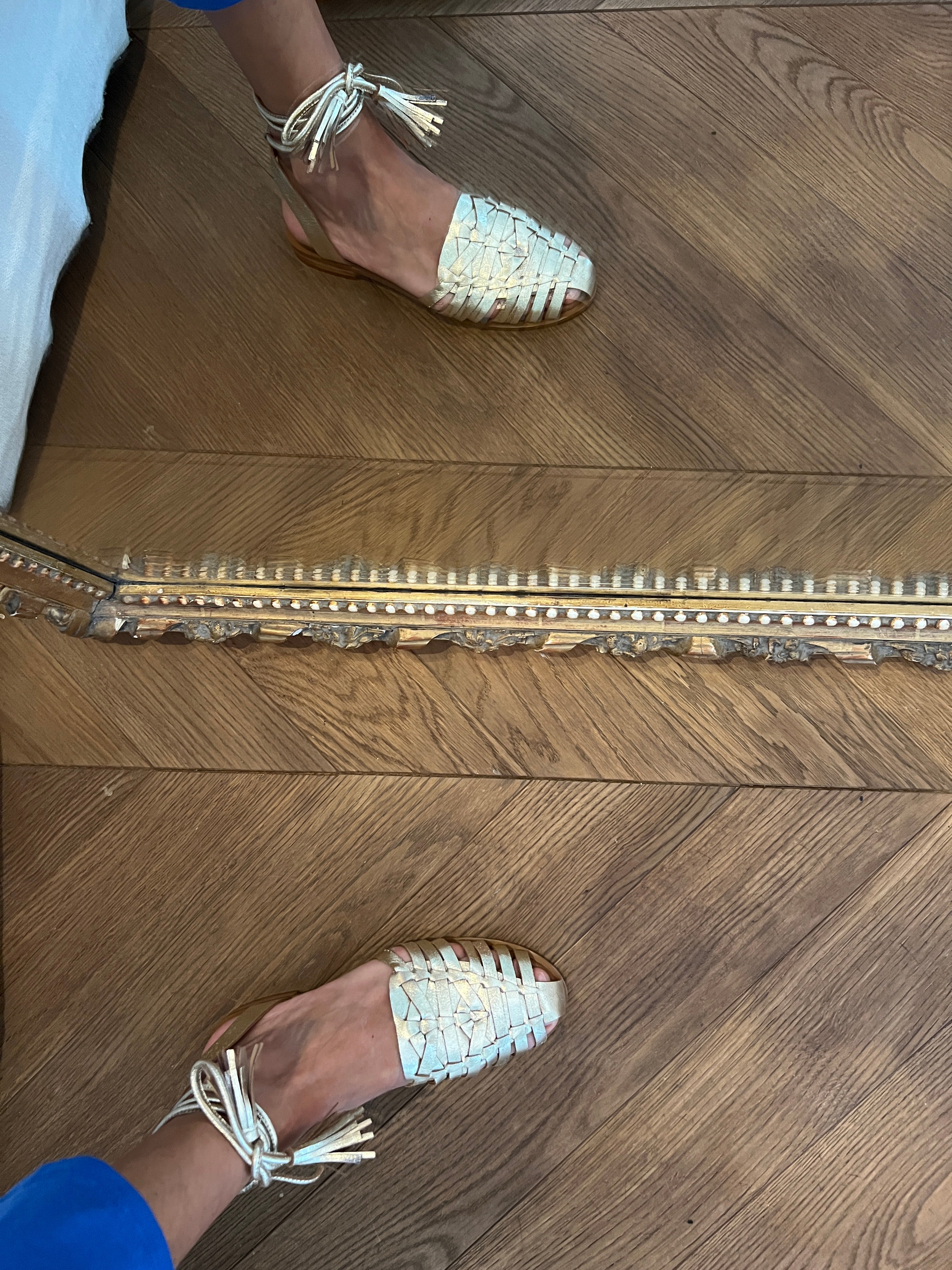 Sandales dorées Couleur Poupre