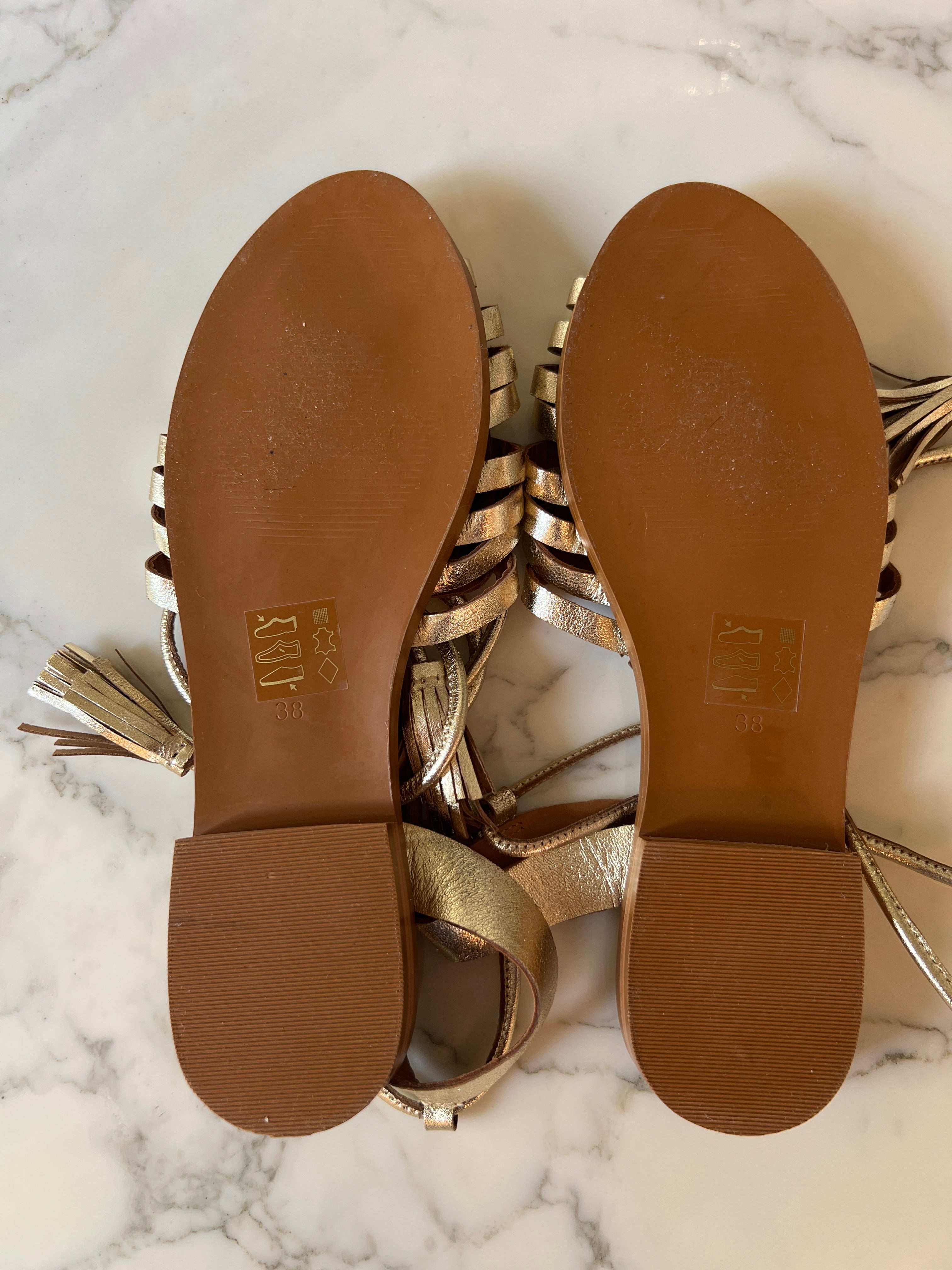 Sandales dorées Couleur Poupre