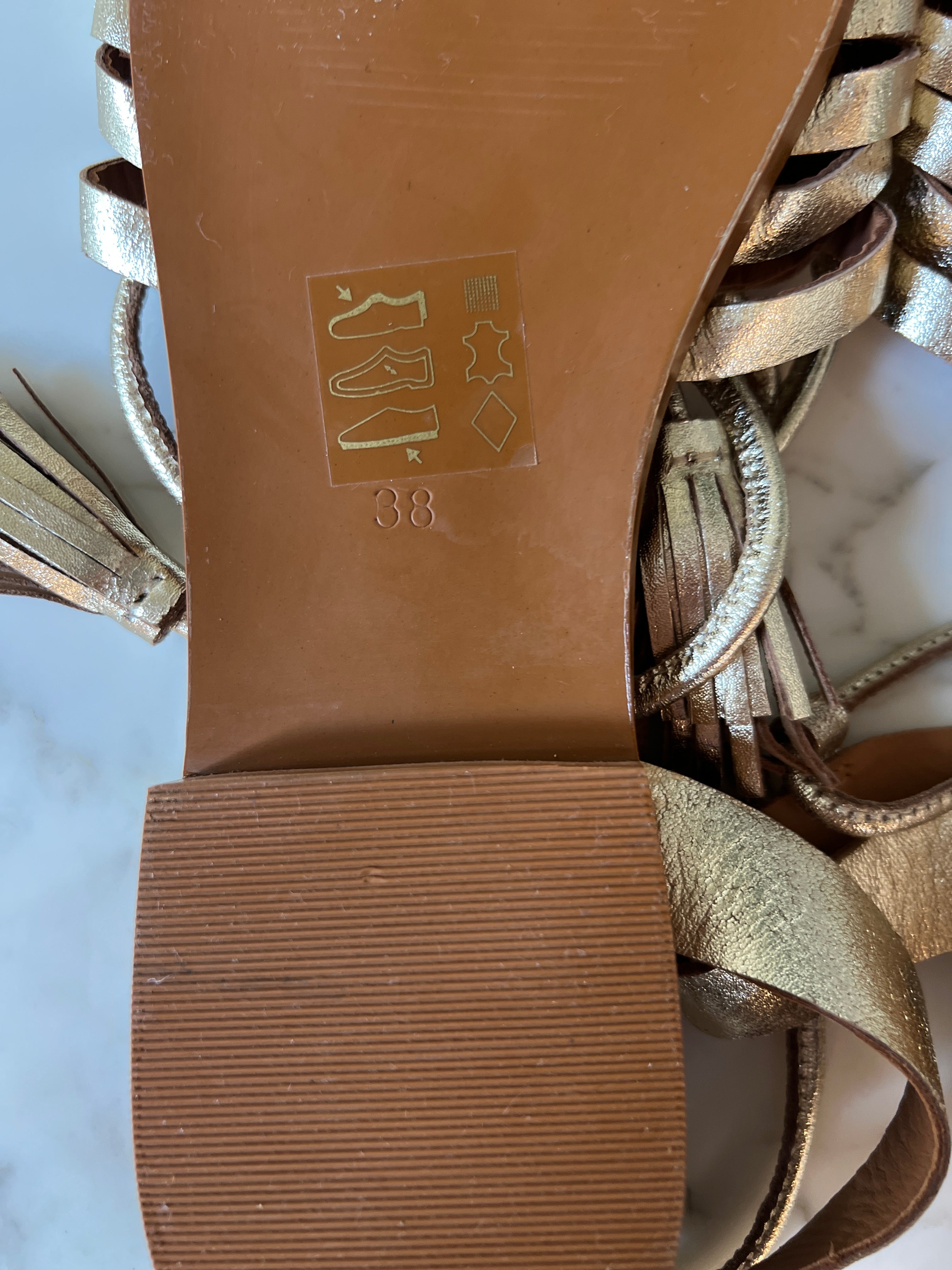 Sandales dorées Couleur Poupre