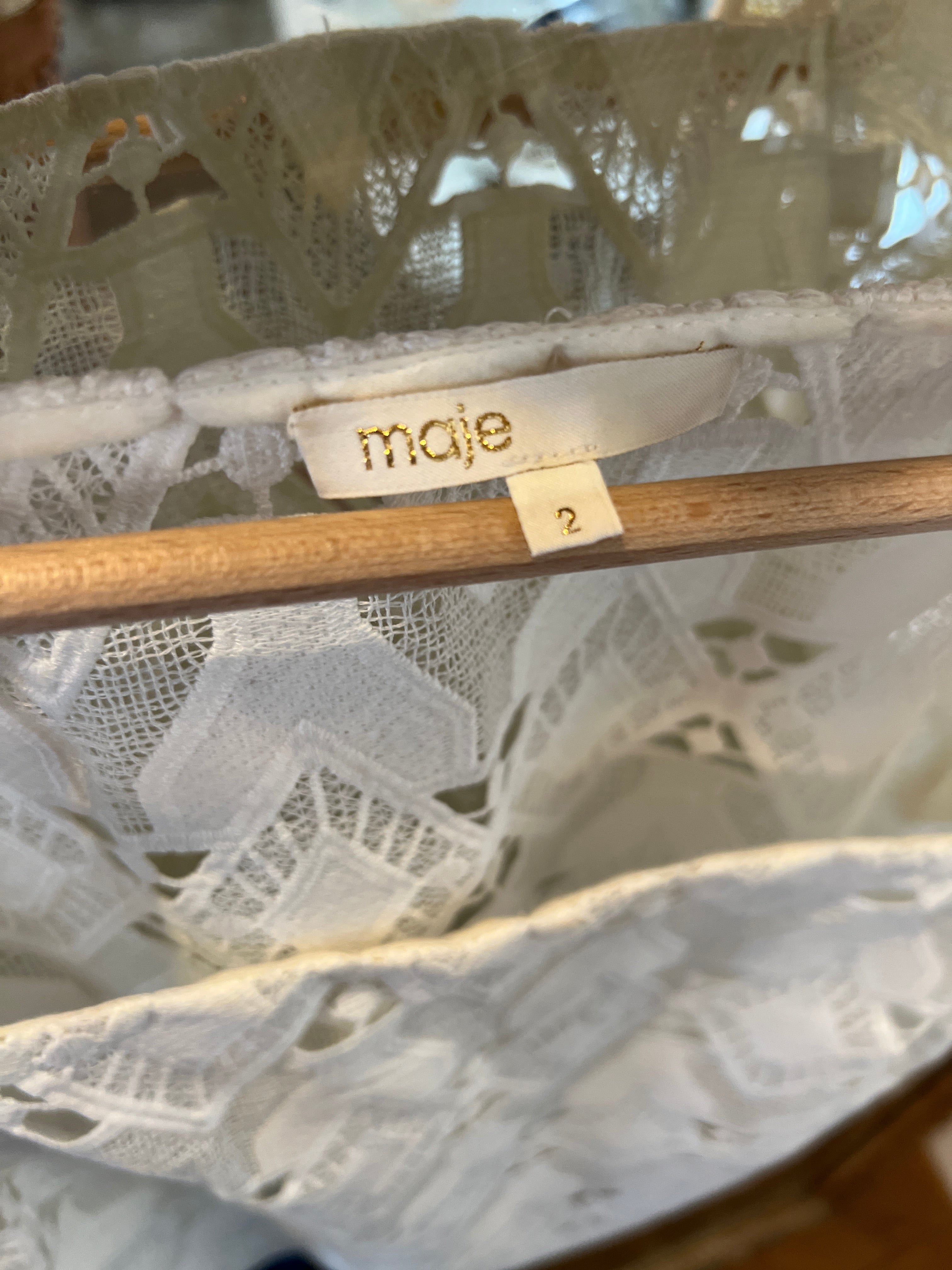 Top Maje brodé décolleté carré