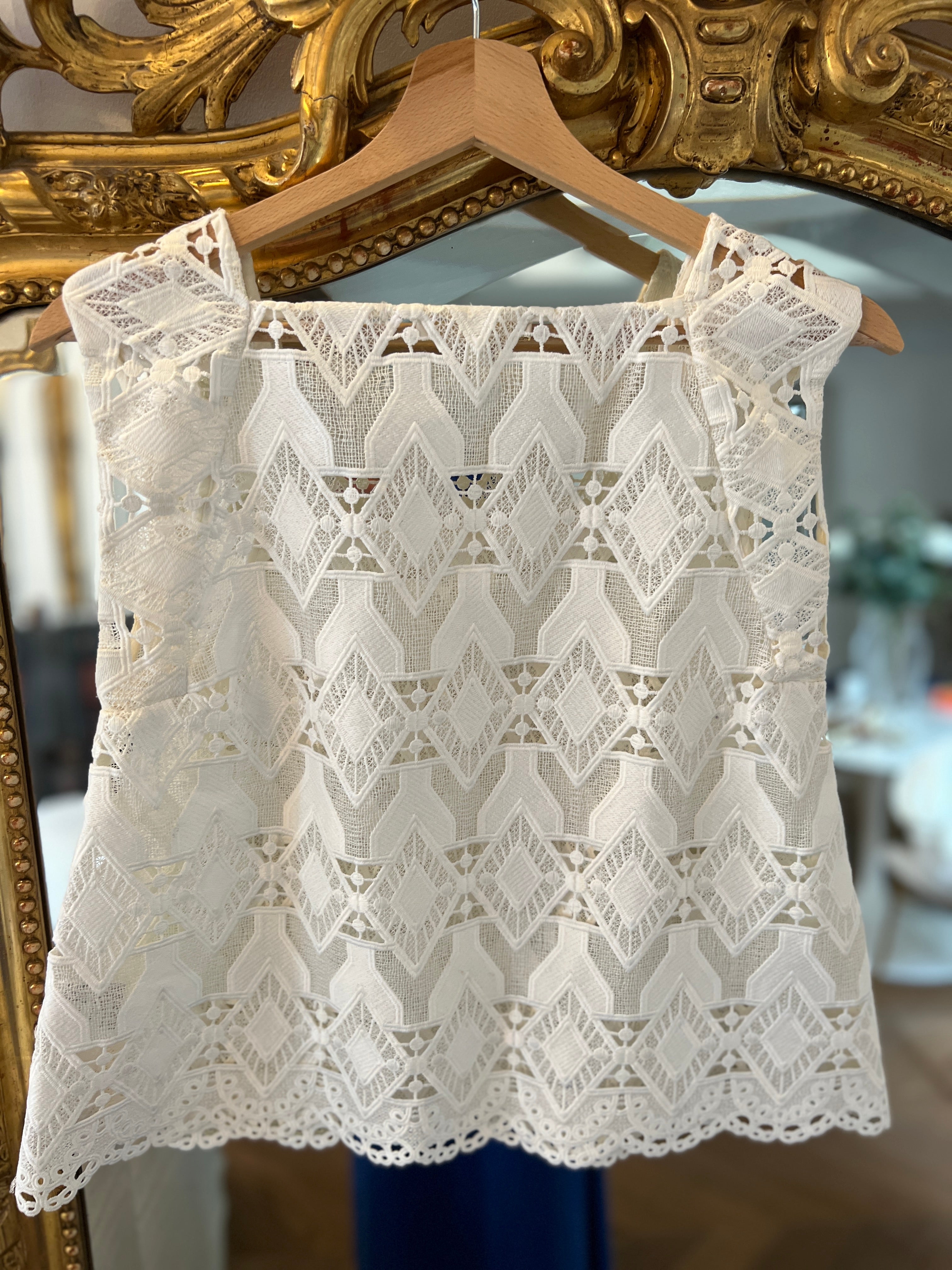 Top Maje brodé décolleté carré