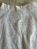 Charger l'image dans la galerie, Zara  - Jupe en dentelle blanche mi-longue
