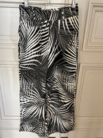Charger l'image dans la galerie, Mango  - Pantalon noir motifs feuilles
