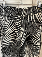 Charger l'image dans la galerie, Mango  - Pantalon noir motifs feuilles
